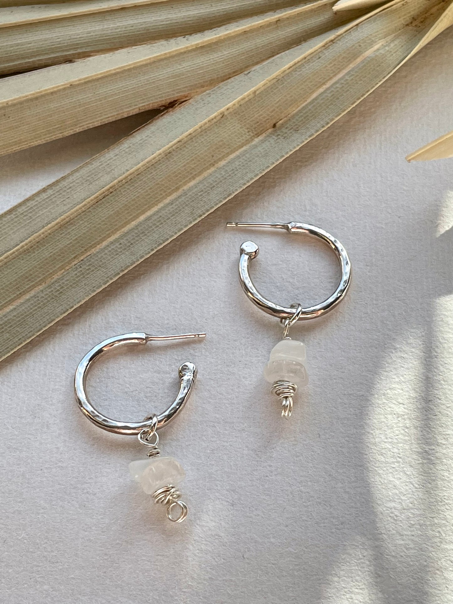 Charm-aros con cuentas de piedra lunar