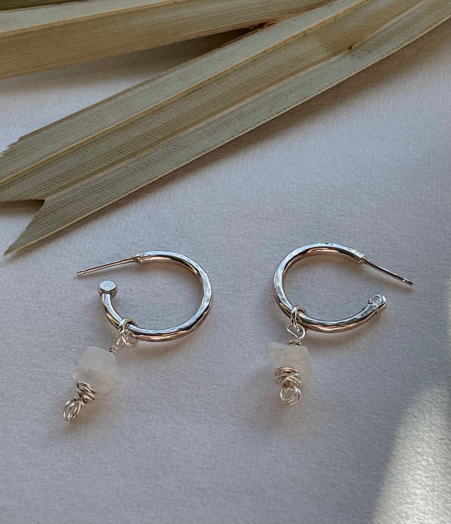 Charm-aros con cuentas de piedra lunar